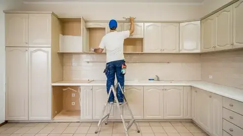 professional cabinet painters